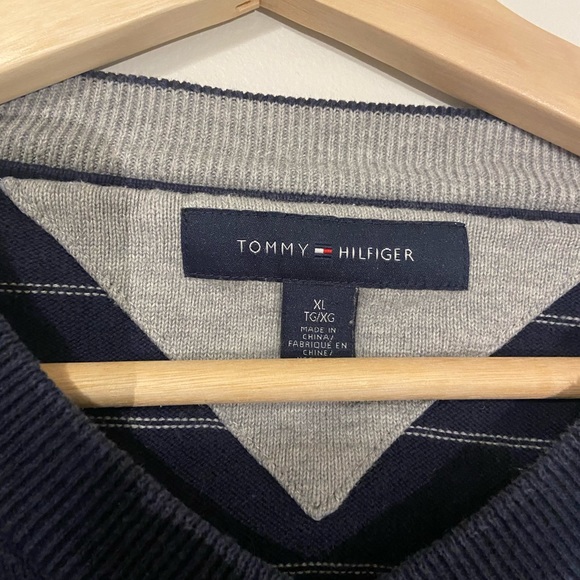 Tommy Hilfiger sweater - Picture 3 of 3